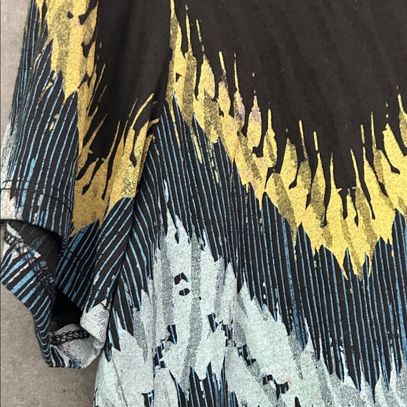 Guess Men's Multicolor Zigzag Tee NWT Sz medium short sleeve casual colorful - Picture 4 of 8